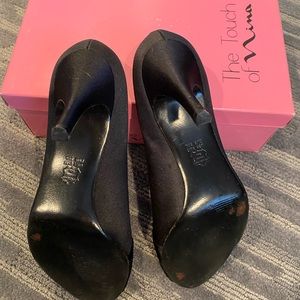 Gently worn Nina dress shoes black fabric size 8.5